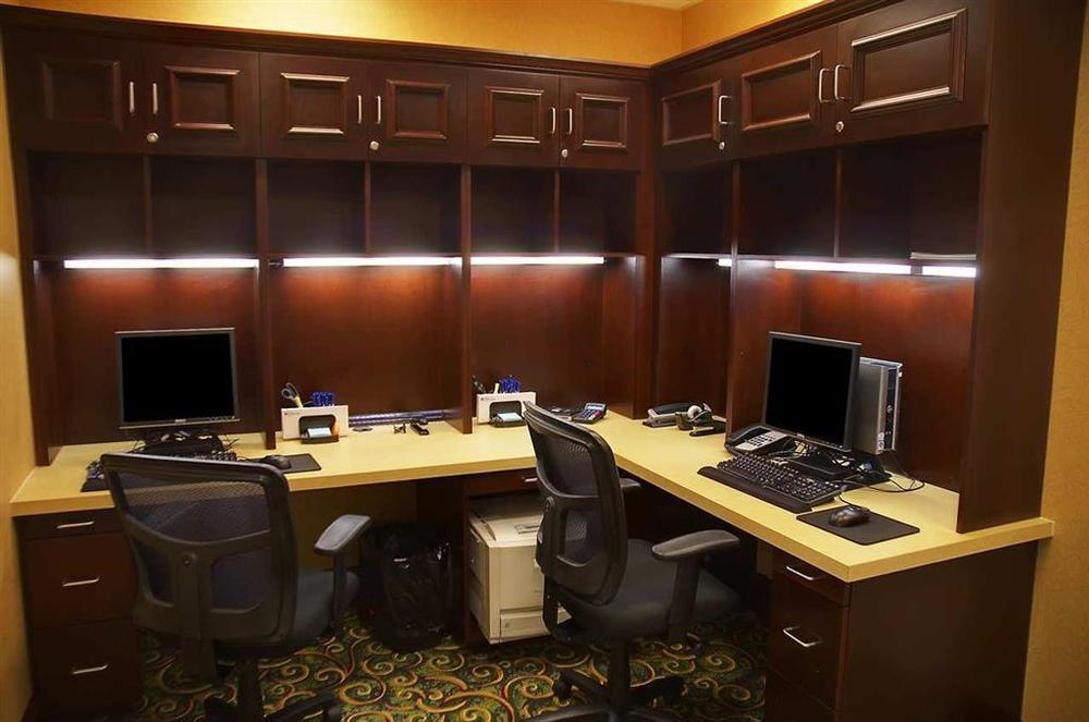 Hilton Garden Inn פונטנה עסק תמונה